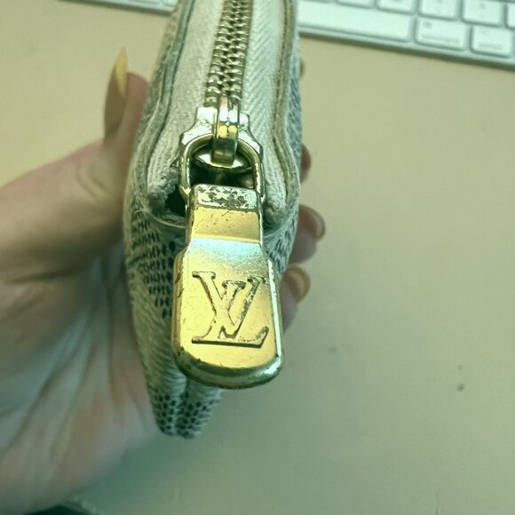 Louis Vuitton Damier Azur Key Pouch - Picture 7 of 13